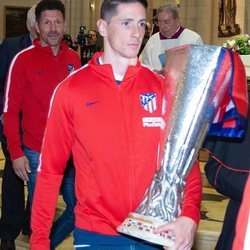 Fernando Torres con la copa de la Europa League 2018