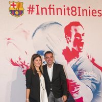 Xavi Henández y su mujer en el acto de homenaje de despedida a Andrés Iniesta