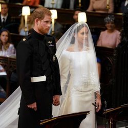 El Príncipe Harry y Meghan Markle al comienzo de su boda