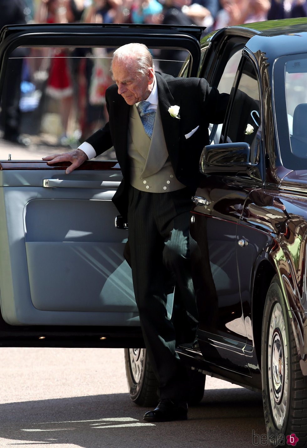 El Duque de Edimburgo bajándose del coche en la boda del Príncipe Harry y Meghan Markle