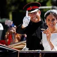 El Príncipe Harry de Inglaterra y Meghan Markle en una foto divertida en su boda