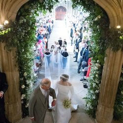 El Príncipe Carlos lleva al altar a Meghan Markle en su boda con el Príncipe Harry