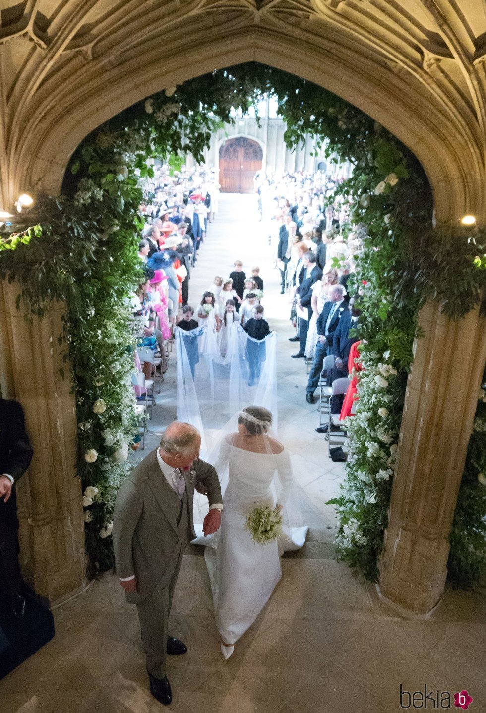 El Príncipe Carlos lleva al altar a Meghan Markle en su boda con el Príncipe Harry