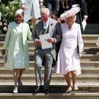 Doria Ragland, el Príncipe Carlos y la Duquesa de Cornualles a la salida de la boda del Príncipe Harry y Meghan Markle