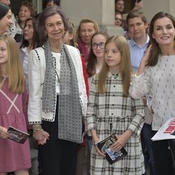 La Reina Sofía, la Reina Letizia, la Princesa Leonor y la Infanta Sofía tras ver 'Billy Elliot, El Musical'