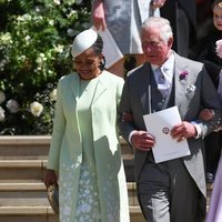 El Príncipe Carlos acompañado de Doria Ragland y la Duquesa de Cornualles en la boda de Harry y Meghan