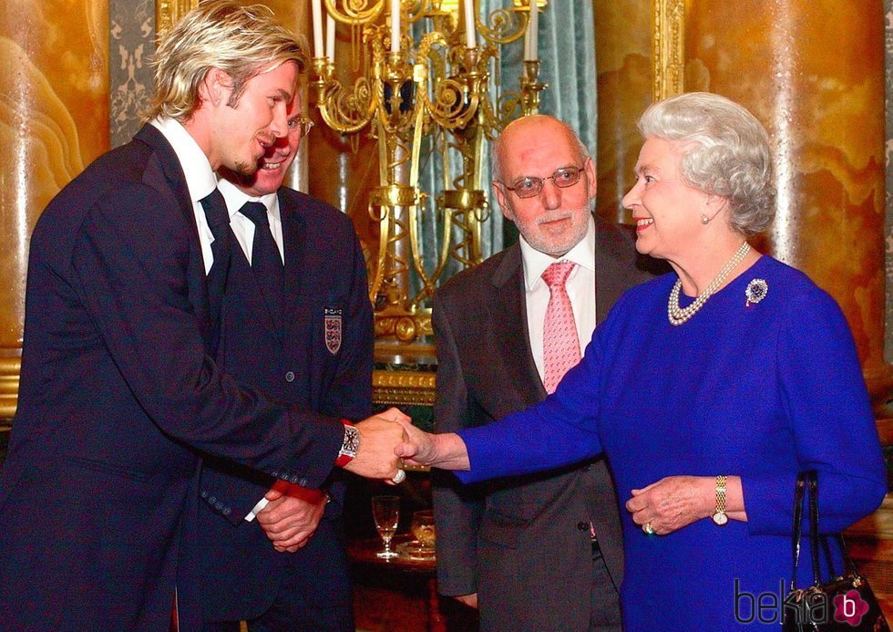 David Beckham saluda a la Reina Isabel II durante una recepción oficial