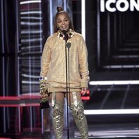 Janet Jackson dando su discurso durante la Gala de los Premios Billboard 2018