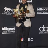 Luis Fonsi con sus 5 premios tras la gala de los Billboard 2018