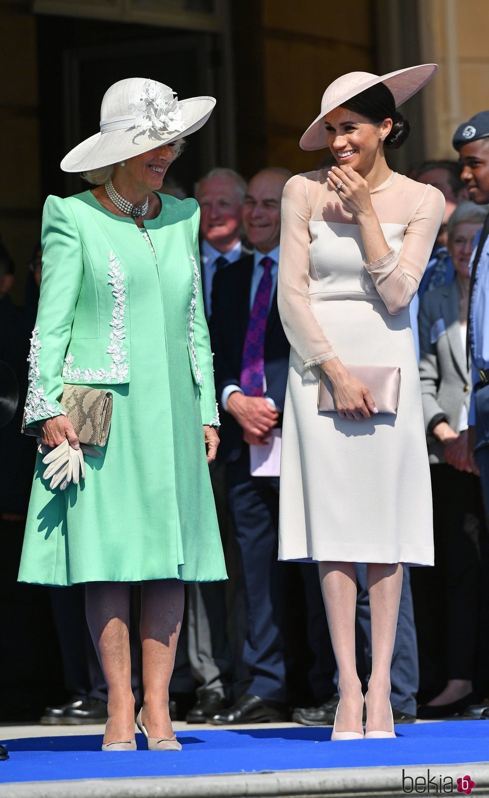 Camilla Parker y Meghan Markle riéndose en la celebración del 70 cumpleaños del Príncipe Carlos