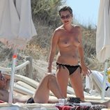Kate Moss haciendo topless en Formentera