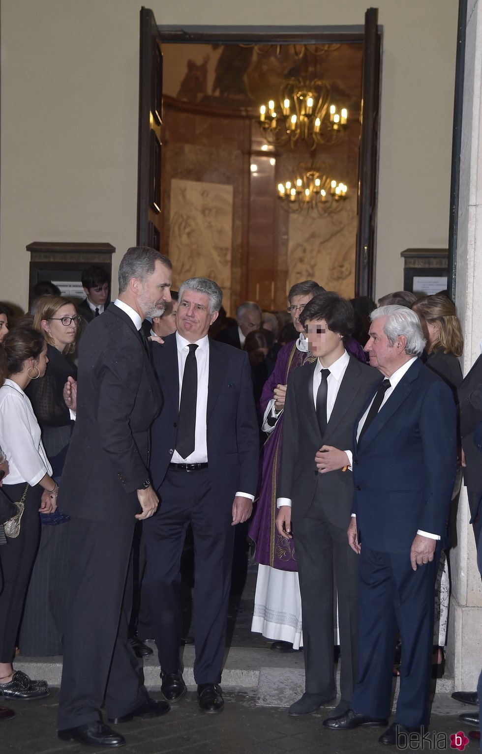 El Rey Felipe con Íñigo Moreno de Arteaga en el funeral de Alfonso Moreno de Borbón
