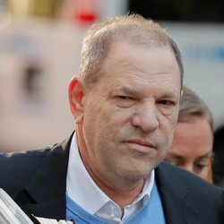 Harvey Weinstein se entrega en la Policía de Nueva York