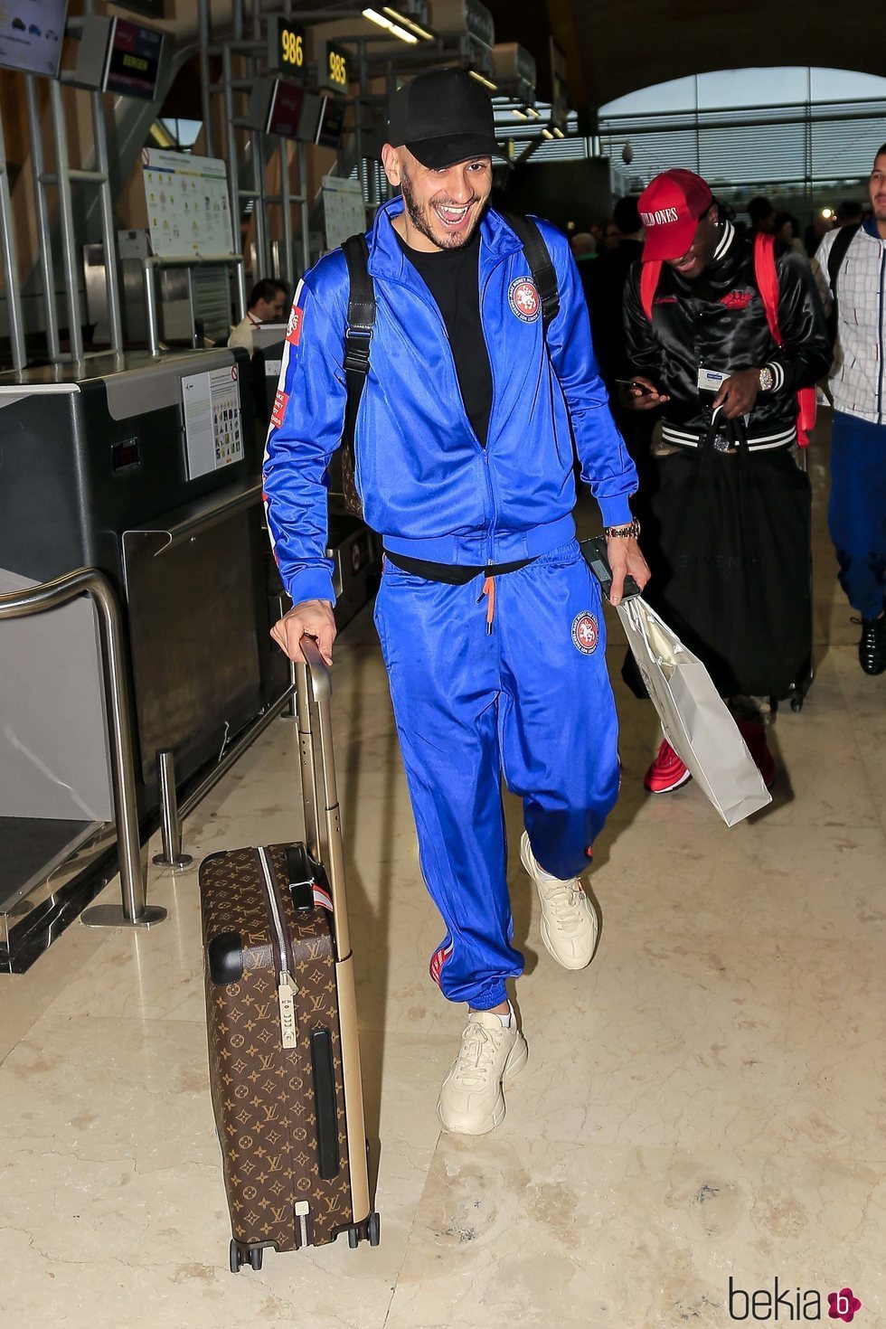 El hermano de Karim Benzema en el aeropuerto Adolfo Suárez
