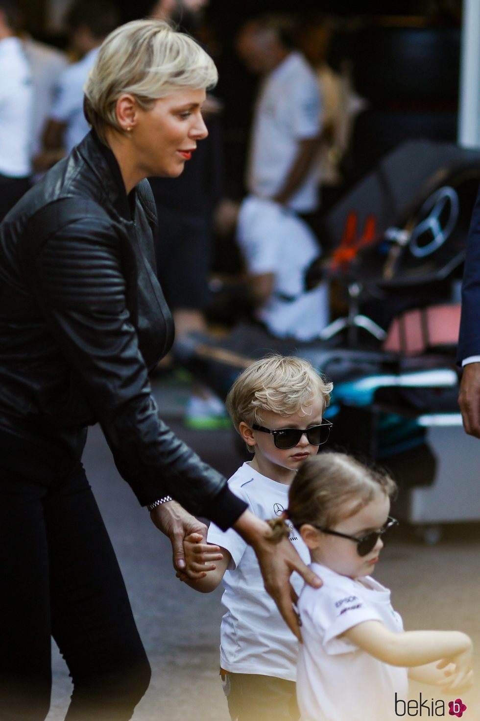 Charlene de Mónaco con sus hijos Jacques y Gabriella en el Gran Premio de Mónaco