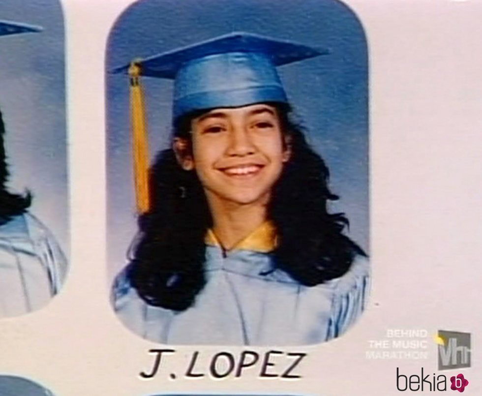 Jennifer Lopez en su orla de graduación en la década de 1970