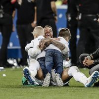 Sergio Ramos celebrando la Champions 2018 con Pilar Rubio y sus hijos Sergio y Marco