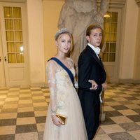 Tino de Grecia y la Princesa María Olympia en la cena de gala del 50 cumpleaños de Federico de Dinamarca