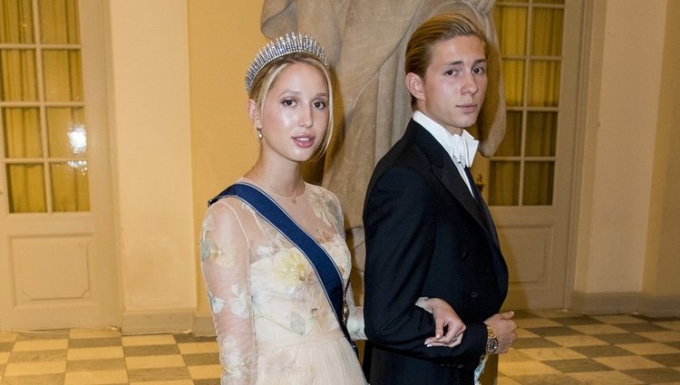 Tino de Grecia y la Princesa María Olympia en la cena de gala del 50 cumpleaños de Federico de Dinamarca