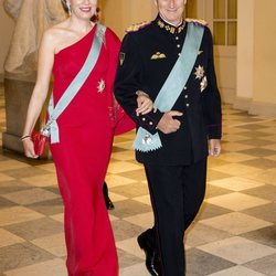 Los Reyes Felipe y Matilde de Bélgica en la cena de gala del 50 cumpleaños de Federico de Dinamarca