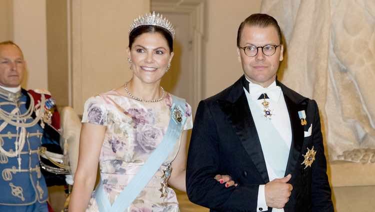 Los Príncipes Victoria y Daniel de Suecia en la cena de gala del 50 cumpleaños de Federico de Dinamarca