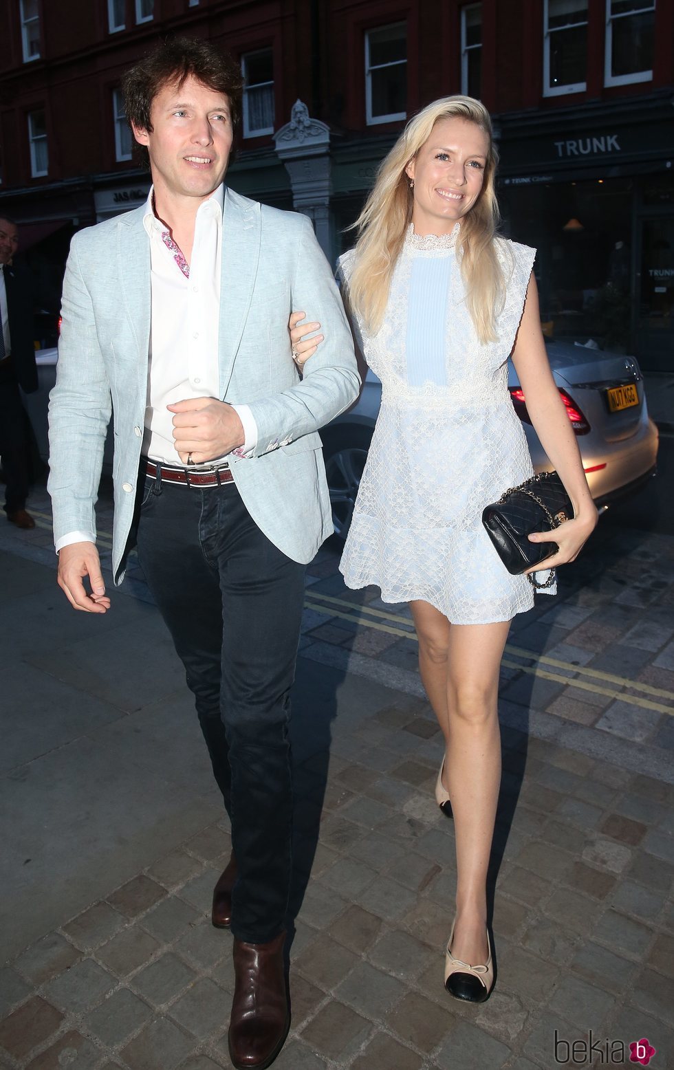 James Blunt y Sofia Wellesley llegando a la fiesta del 50 cumpleaños de Kylie Minogue