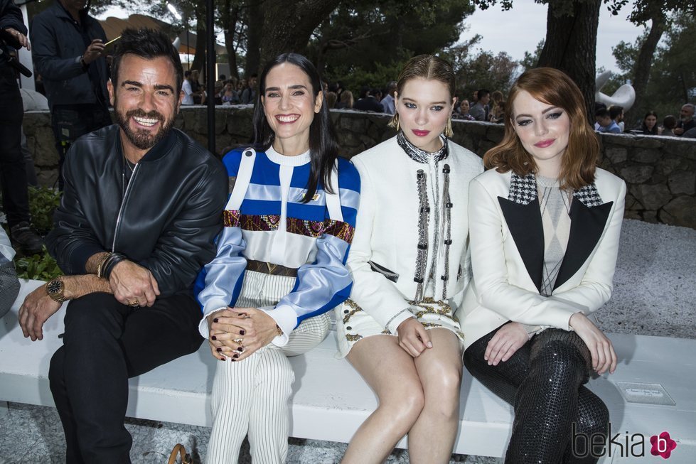 Justin Theroux, Jennifer Connelly, Léa Seydoux y Emma Stone en el desfile Louis Vuitton Cruise 2019