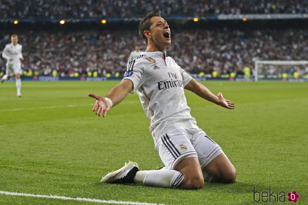 Chicharito celebrando un gol con el Real Madrid
