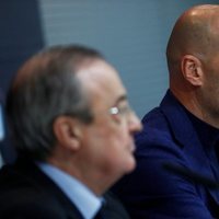 Zidane presenta su dimisión acompañado de Florentino Pérez