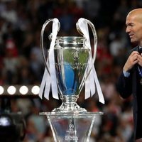 Zidane con la copa de la Champions League