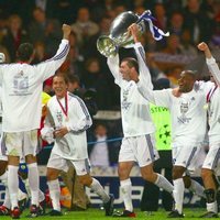 Zidane con la Champions League de Glasgow en 2002