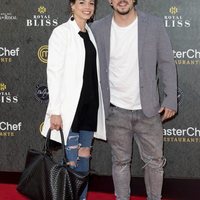 Carlos Maldonado y su pareja en la inauguración del restaurante de 'MasterChef' en Madrid