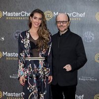 Ona Carbonell y Santiago Segura en la inauguración del restaurante de 'MasterChef' en Madrid