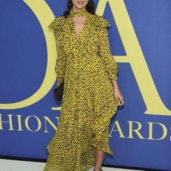 Irina Shayk en la alfombra roja de los CFDA Fashion Awards 2018