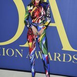 Gigi Hadid en la alfombra roja de los CFDA Fashion Awards 2018