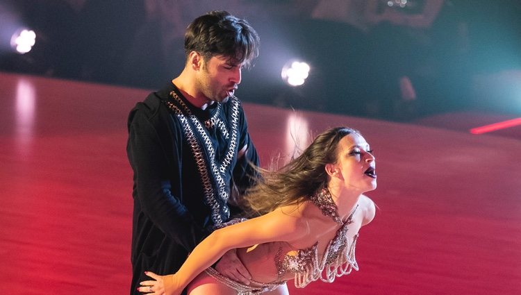 Yana Olina y David Bustamante dándolo todo en 'Bailando con las estrellas' con un baile muy sensual