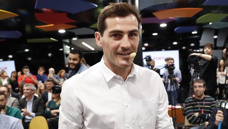 Iker Casillas en una presentación con 'Sportium'