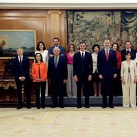 Pedro Sánchez, el Rey Felipe y el Consejo de Ministros tras prometer sus cargos