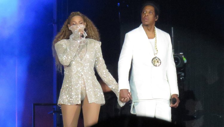 Beyoncé y Jay Z en el primer concierto de la gira 'On The Run II' en Cardiff (Reino Unido)