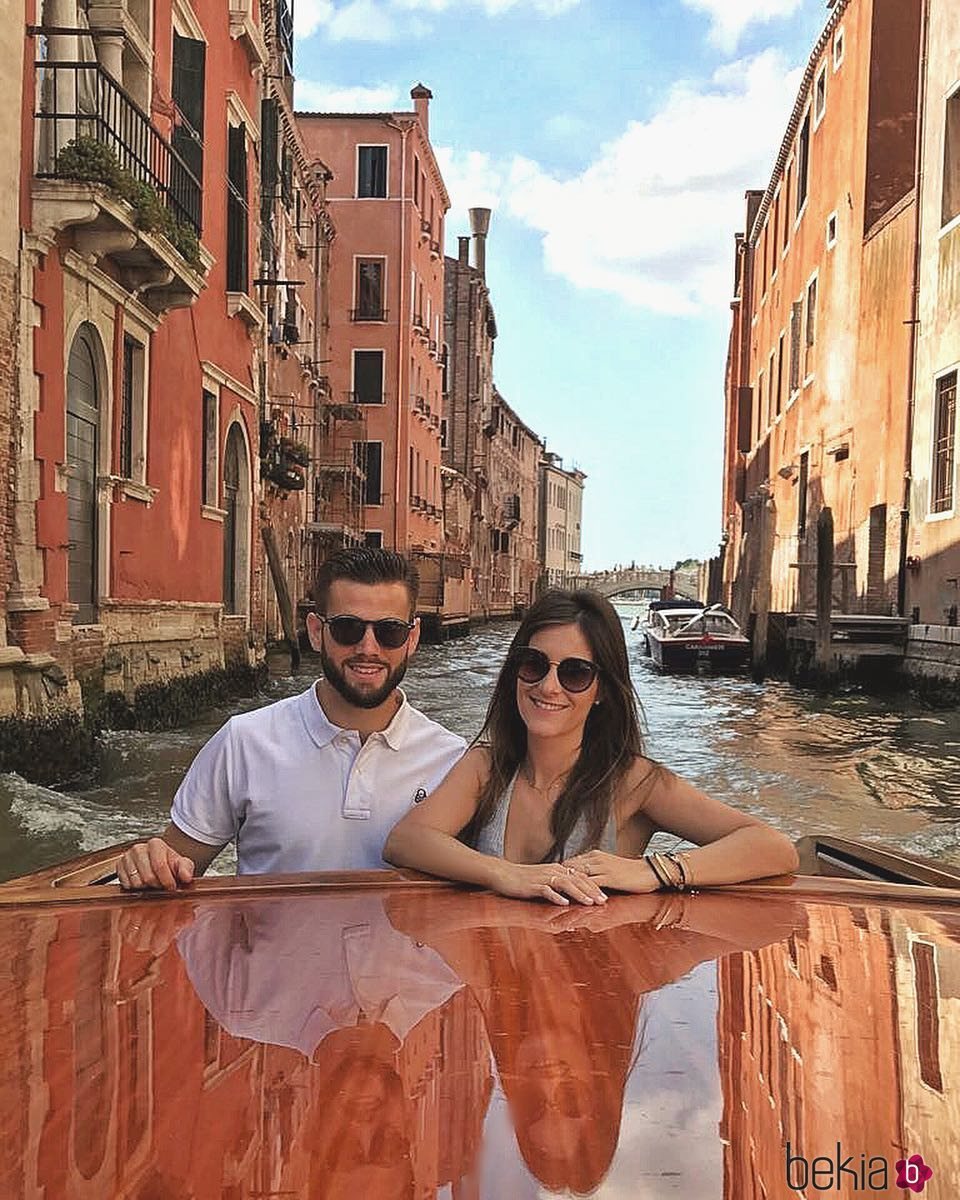 Nacho Fernández y María Cortés navegando por los canales de Venecia