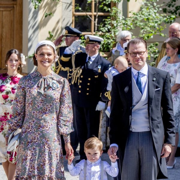 Victoria Y Daniel De Suecia Con Su Hijo Oscar En El Bautizo De Adrienne De Suecia La Historia 1936