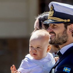Carlos Felipe de Suecia y Gabriel de Suecia en el bautizo de Adrienne de Suecia