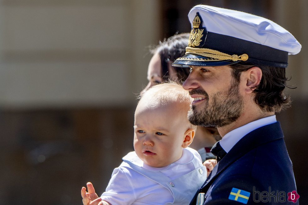 Carlos Felipe de Suecia y Gabriel de Suecia en el bautizo de Adrienne de Suecia