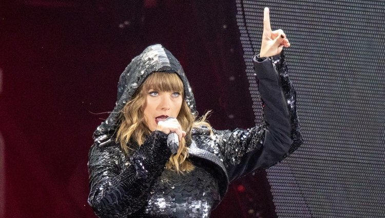 Taylor Swift dando un concierto de su gira 'Reputation' en Chicago