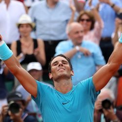 Rafa Nadal celebrando su victoria en Roland Garros 2018