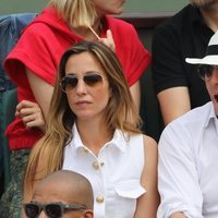 Hugh Grant y Anna Eberstein disfrutando de la final del Roland Garros 2018