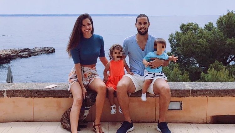 Malena Costa y Mario Suárez con sus hijos en Mallorca