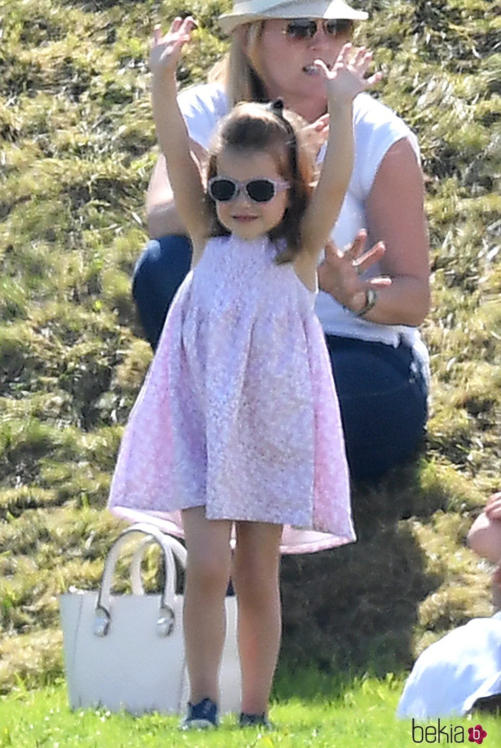 La Princesa Carlota con gafas de sol en un torneo de polo