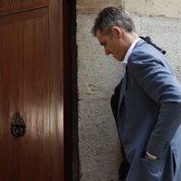 Iñaki Urdangarin recoge el mandamiento de prisión en la Audiencia de Palma
