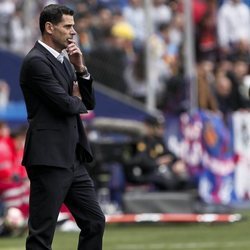 Fernando Hierro ejerciendo de entrenador del Real Oviedo